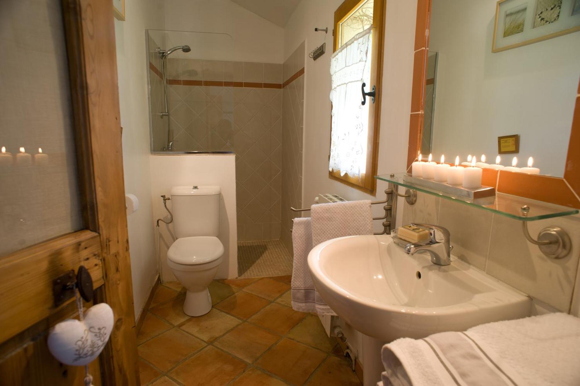 Chambres D'Hotes Domaine Des Machottes Grans Bagian luar foto