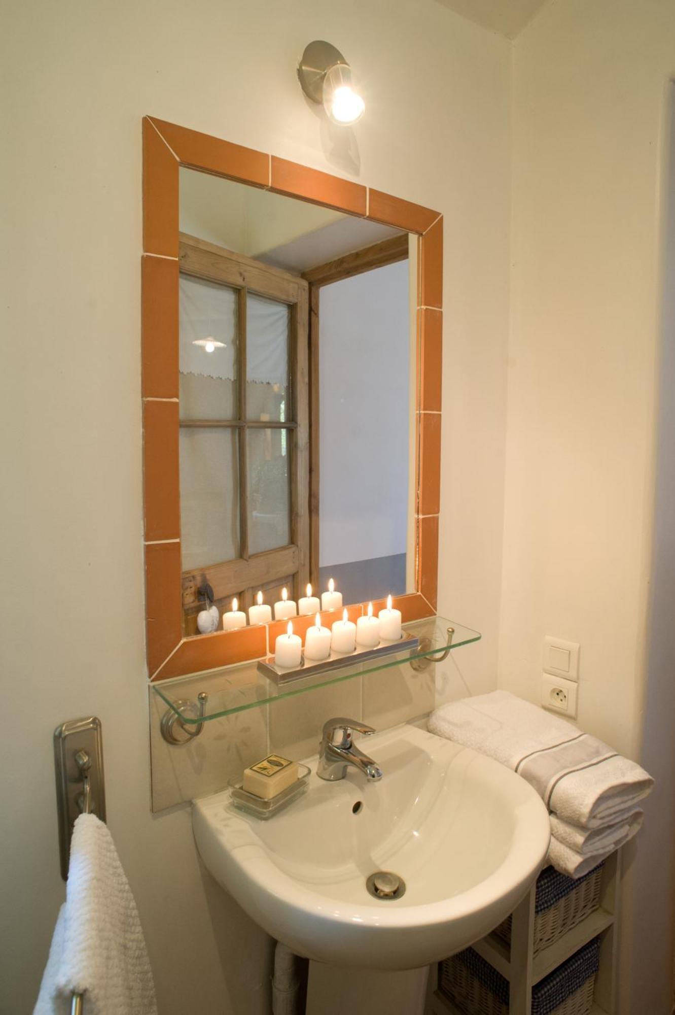 Chambres D'Hotes Domaine Des Machottes Grans Bagian luar foto