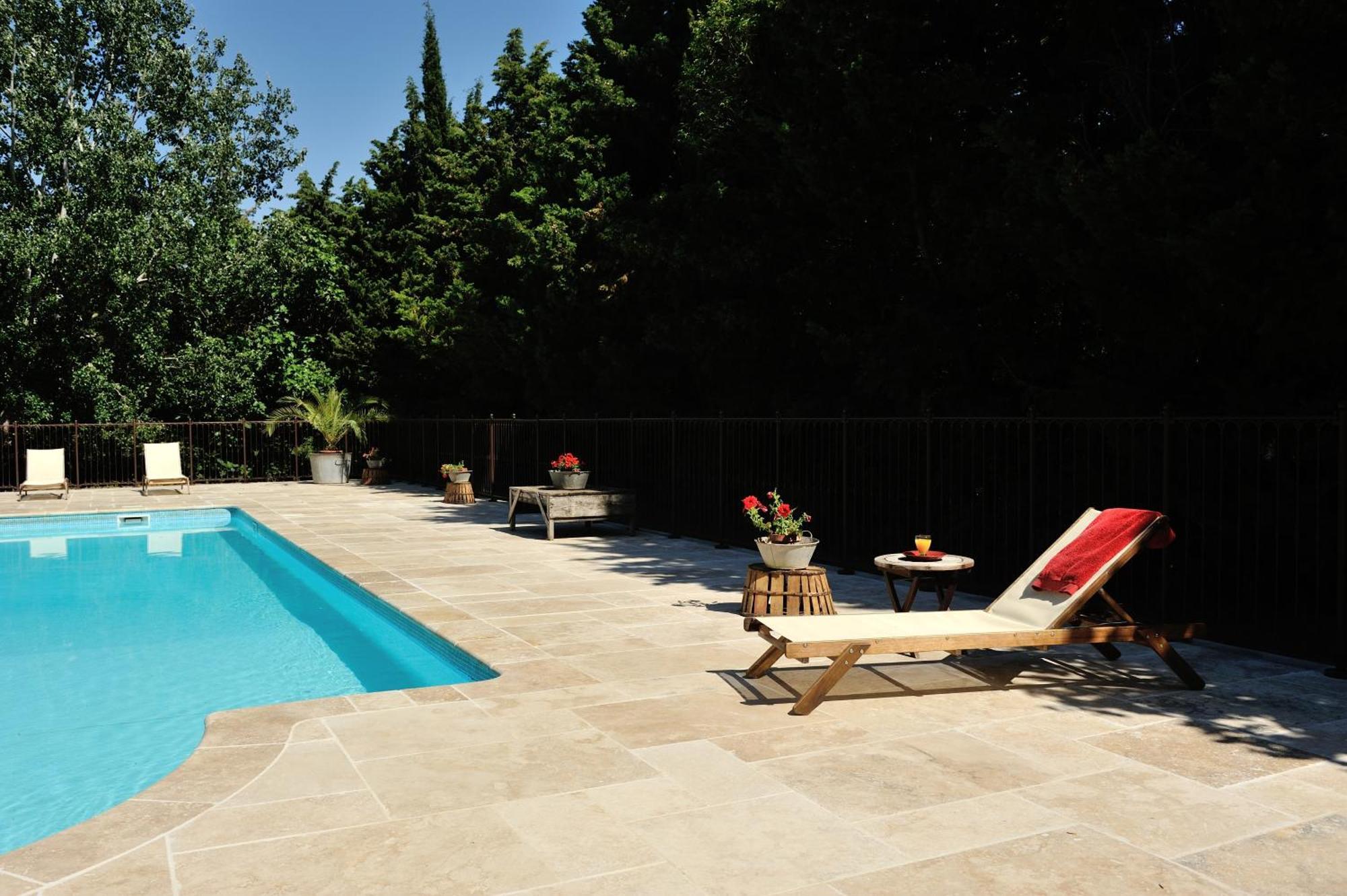 Chambres D'Hotes Domaine Des Machottes Grans Bagian luar foto