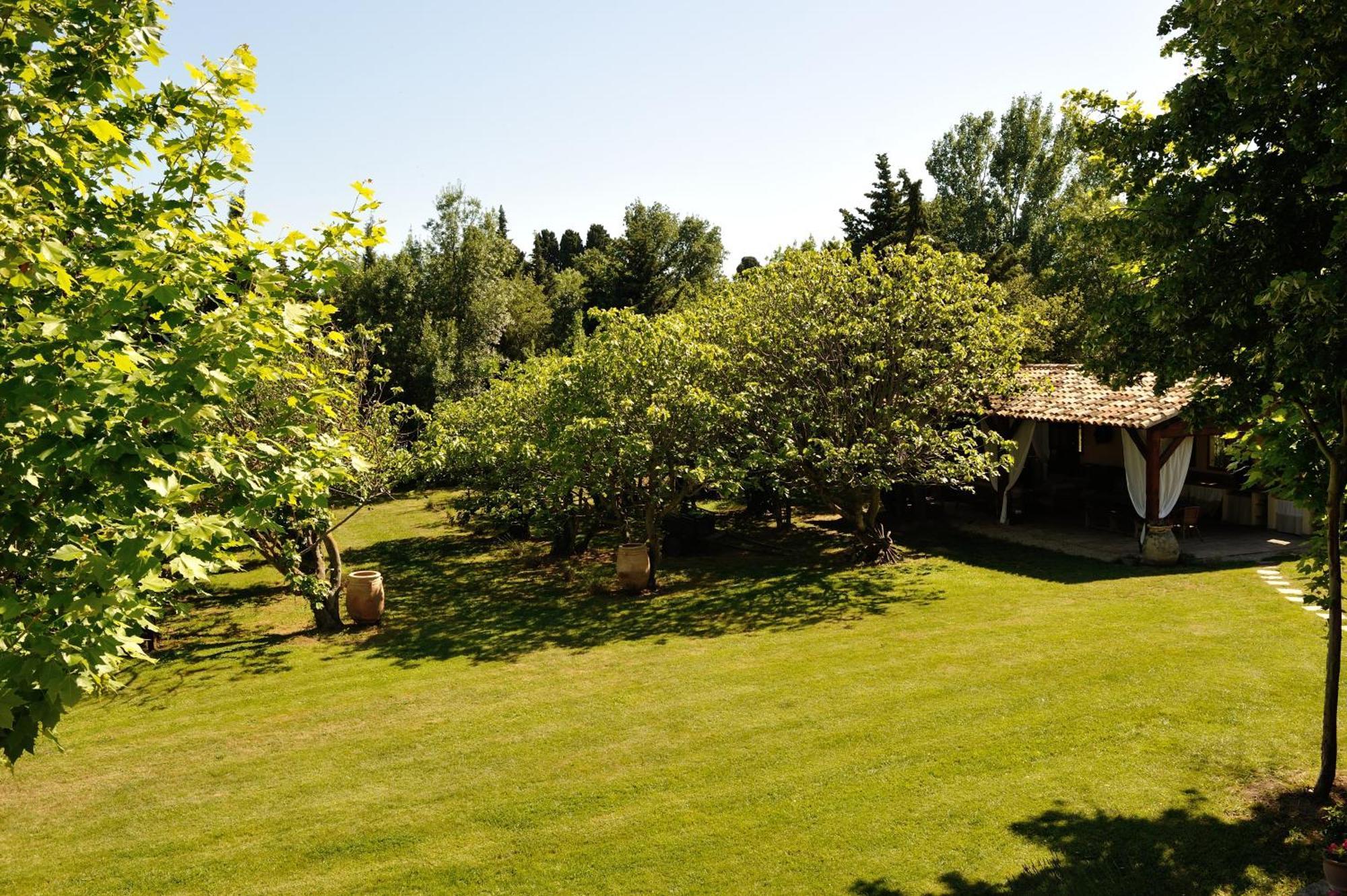 Chambres D'Hotes Domaine Des Machottes Grans Bagian luar foto