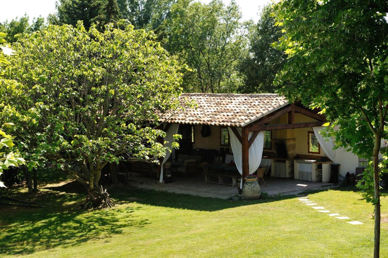 Chambres D'Hotes Domaine Des Machottes Grans Bagian luar foto